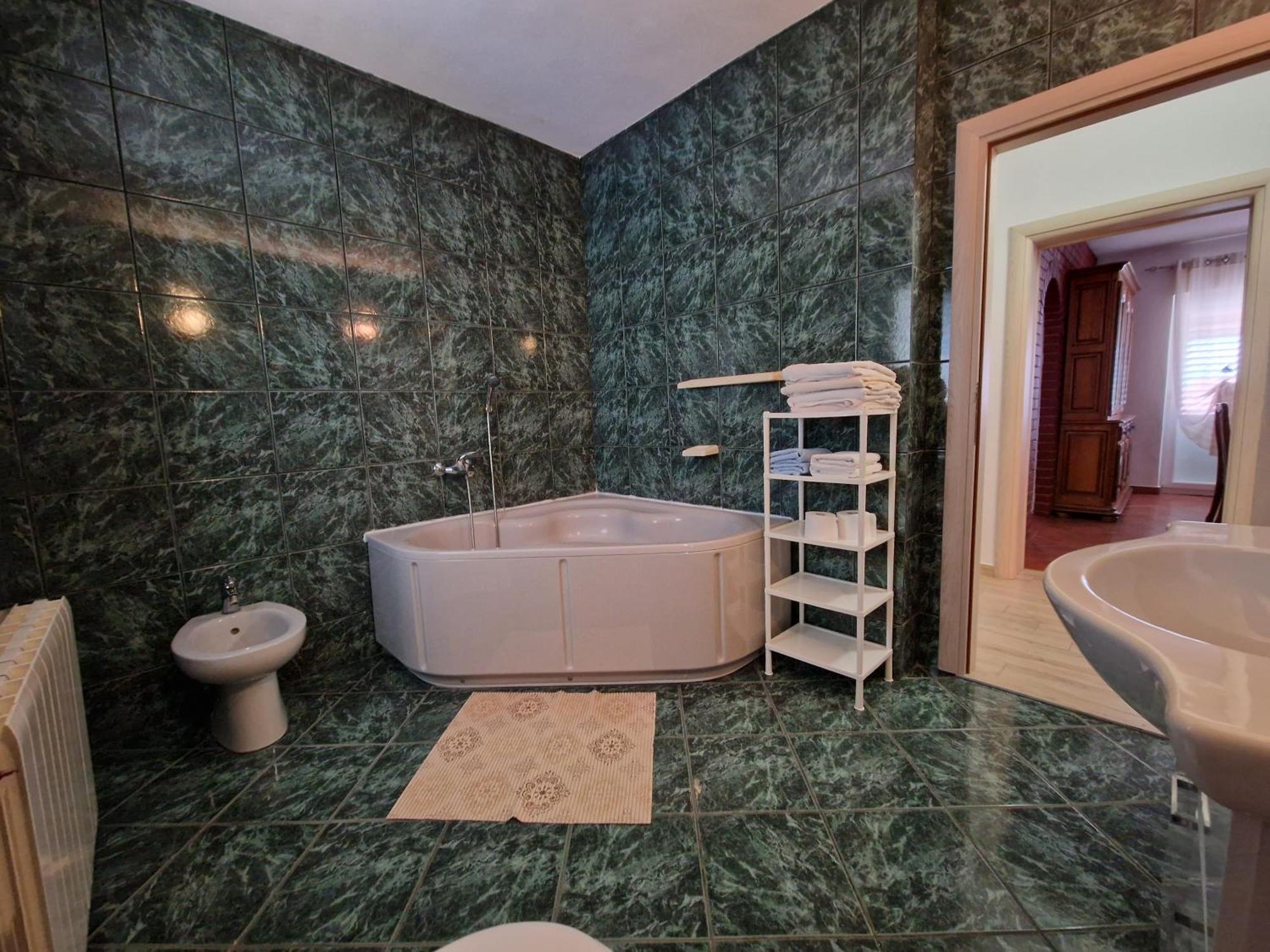 Apartments And Room Suza Senj  Ruang foto